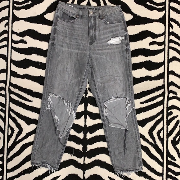 American Eagle Gray Ripped Knee Mom Jean Size 6 Short - Picture 5 of 14